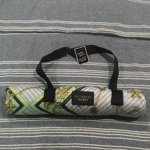 VS Packable Reversible Blanket